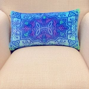 Cushions of 100% cotton velvet and 100% linen back